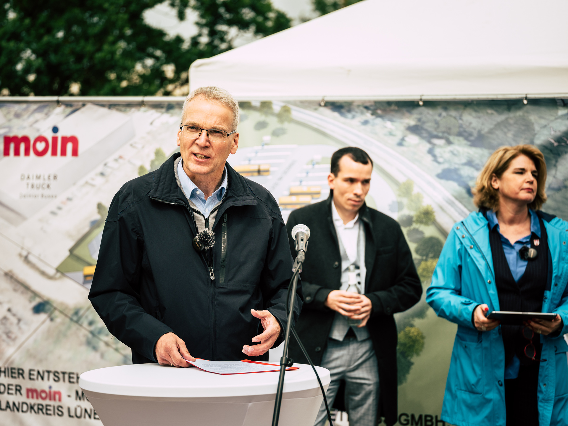 Daimler Buses Solutions, Ground-breaking ceremony for new bus depot in Lüneburg for MOIN Gmbh, Jens Böther (District Administrator of Lüneburg) at the lectern, in the background: Nikolas Wenzel (Managing Director of MOIN GmbH) and Claudia Kalisch (Mayor of Lüneburg). Premiere with MOIN in Lüneburg: Daimler Buses builds a completely new electric bus depot for a customer for the first time