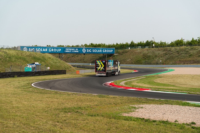Mercedes-Benz Trucks wins GUINNESS WORLD RECORDS™ title with eActros 600