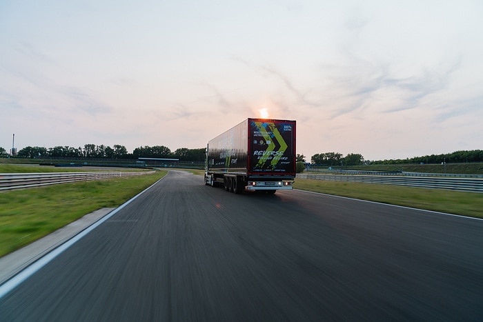 Mercedes-Benz Trucks wins GUINNESS WORLD RECORDS™ title with eActros 600