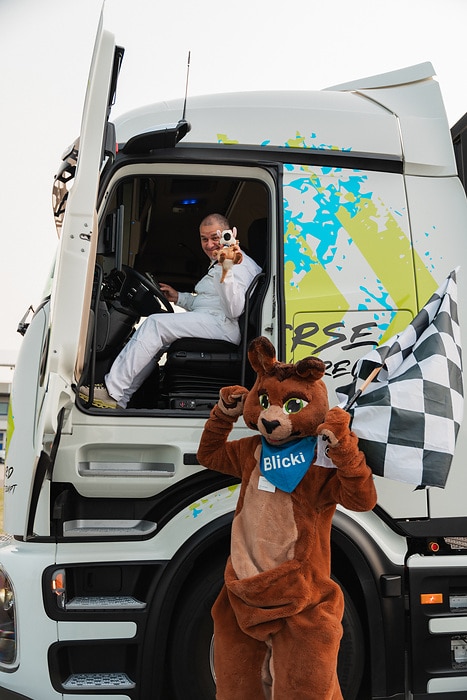 Mercedes-Benz Trucks wins GUINNESS WORLD RECORDS™ title with eActros 600