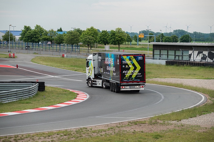 Mercedes-Benz Trucks wins GUINNESS WORLD RECORDS™ title with eActros 600